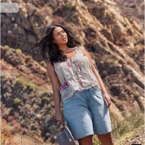 #T935- Torrid Festi Baggy Mid-Rise Jort Light Wash Denim Bermuda Shorts -22W